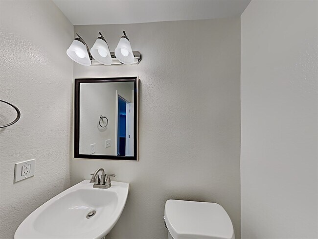 Building Photo - 18011 Shallow Leaf Ln