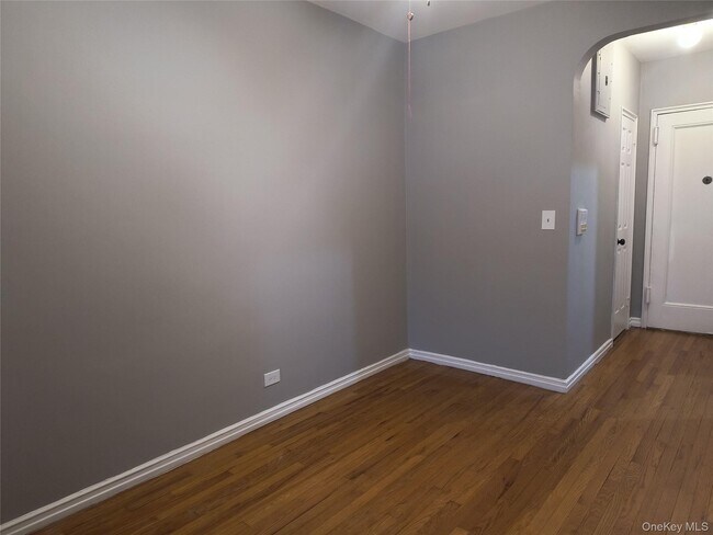 Building Photo - 2 Greenridge Ave