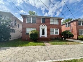 Building Photo - 2338 Oak St