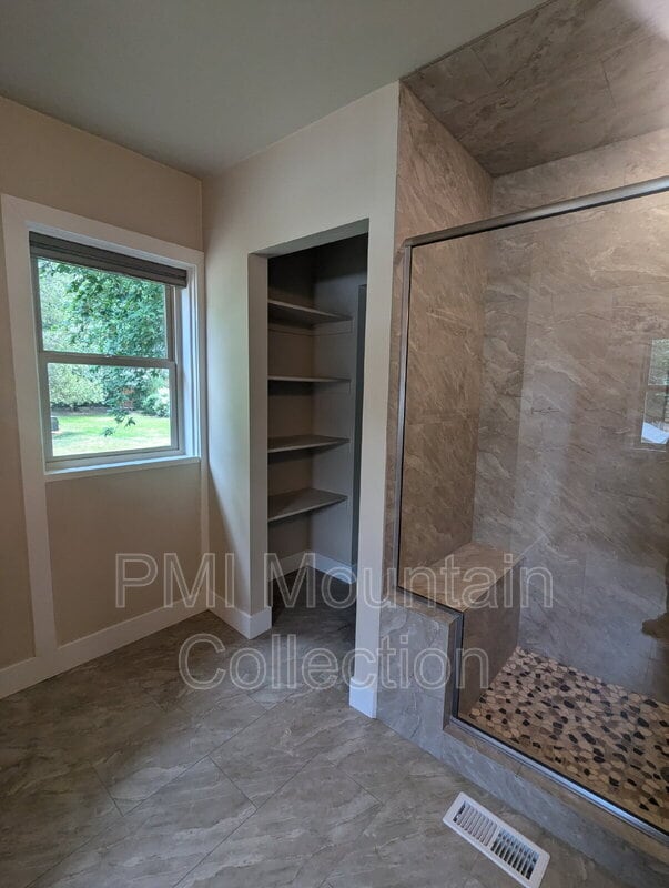 Building Photo - 249 S 400 E