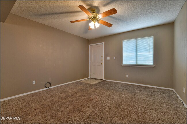 Building Photo - 3404 Blue Earth Ln