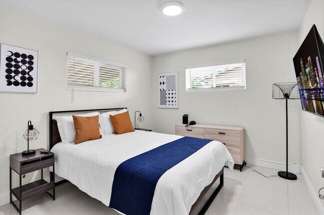 Building Photo - 6452 Custer St