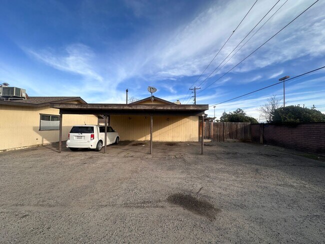 Building Photo - 4396