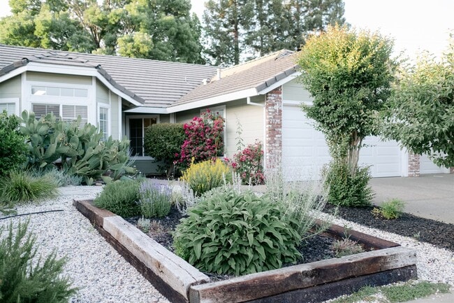 Building Photo - 2120 Boyden Dr