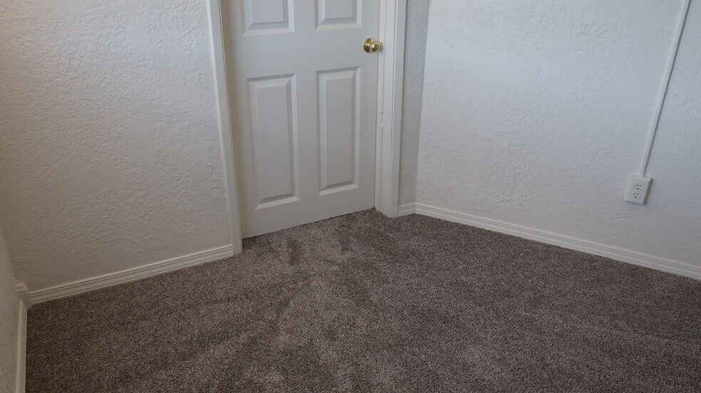 Building Photo - 525 S Mission St