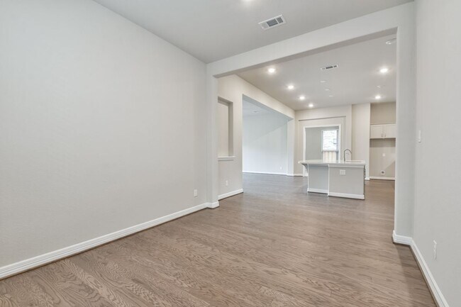 Building Photo - 27124 Regal Scott Dr