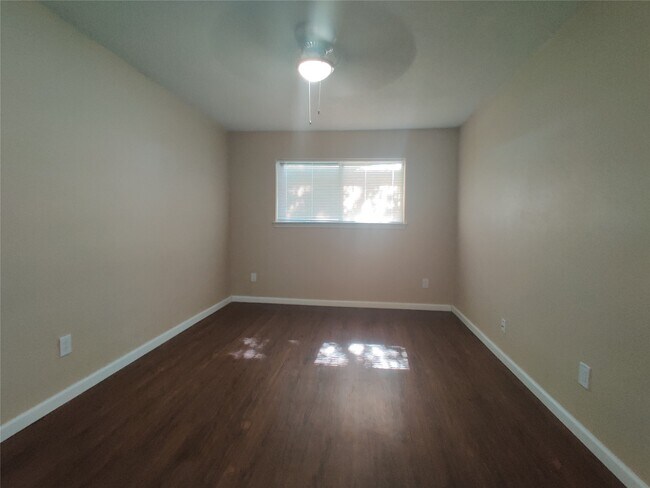 Building Photo - 1003 Dyche Ln