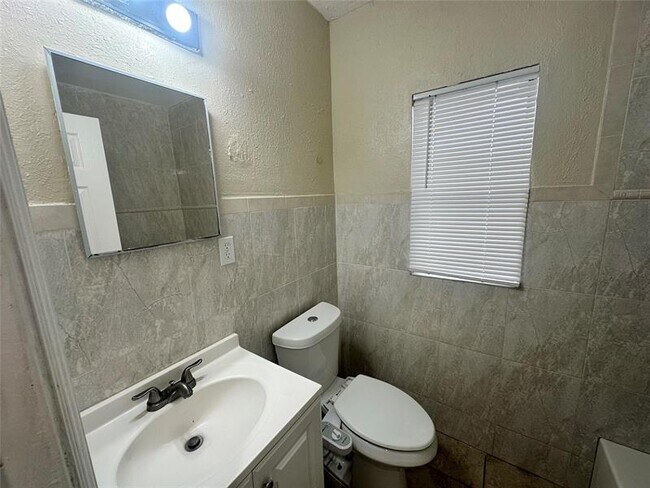 Building Photo - 260 NW 106th St