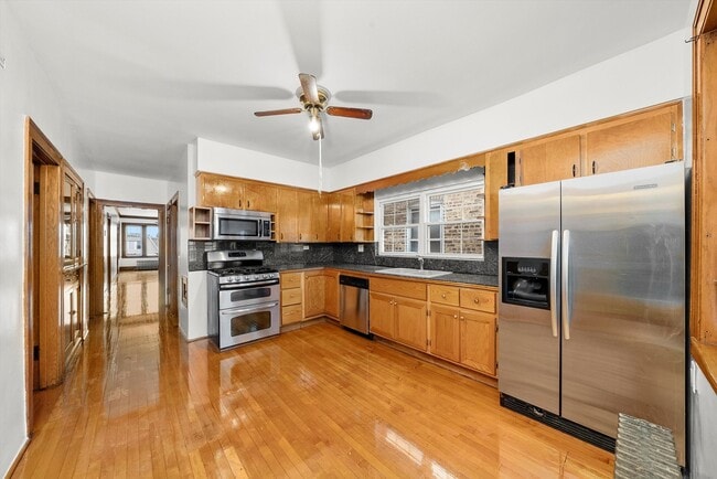 Building Photo - 5223 W School St