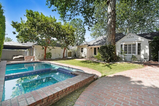 Building Photo - Charming Country English Home