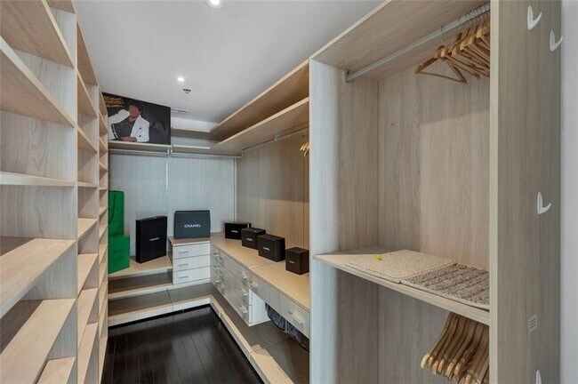 Building Photo - 2233 Peachtree Rd NE