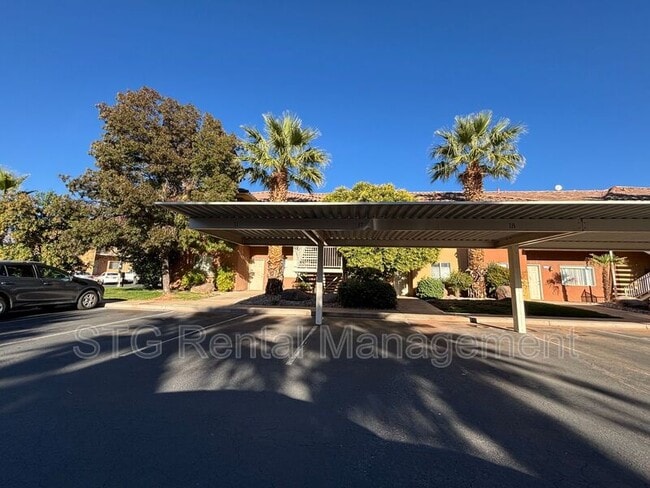 Building Photo - 700 N Main St