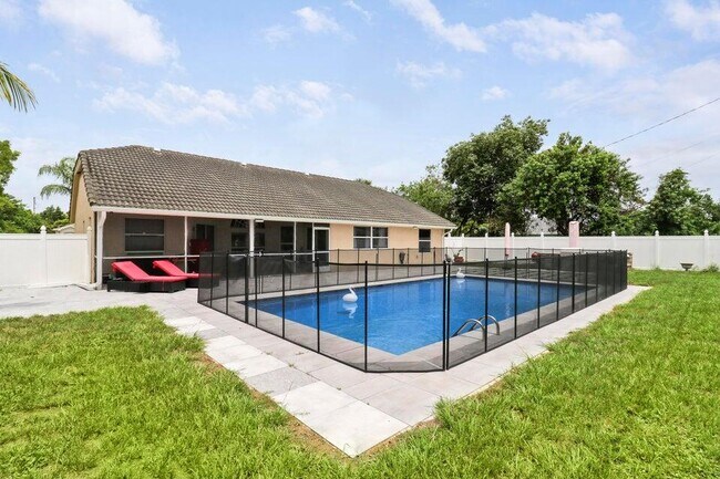 Building Photo - 2962 SW Coastal Terrace