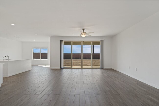 Building Photo - 12437 W Old Farm Dr
