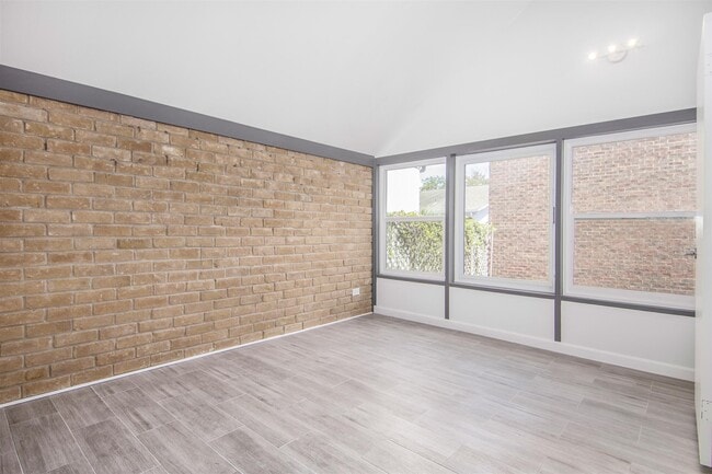 Building Photo - 1942 Indiana St