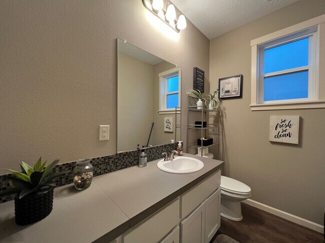 Building Photo - Beautiful Gresham 4 Bed, 2.5 Bath Home!