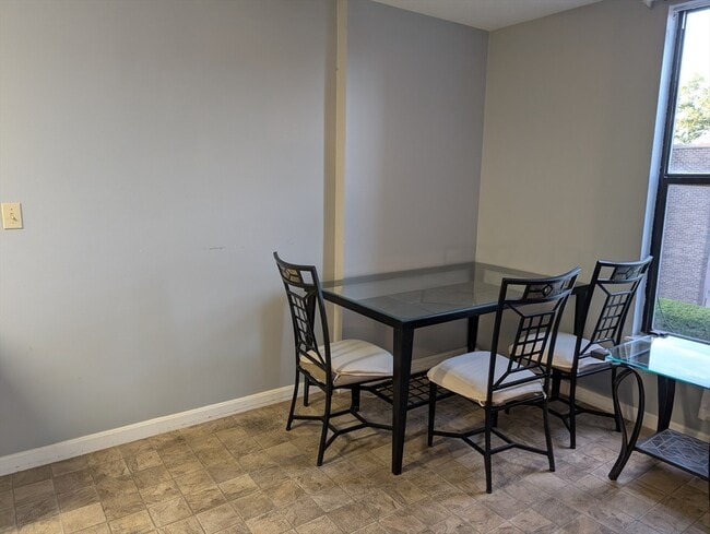Building Photo - 56 Shrewsbury Green Dr