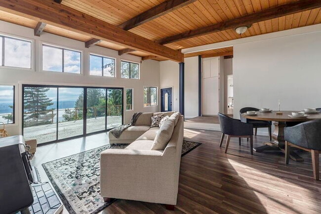 Building Photo - BEAUTIFUL CABIN STYLE HOME ACROSS FROM SIL...