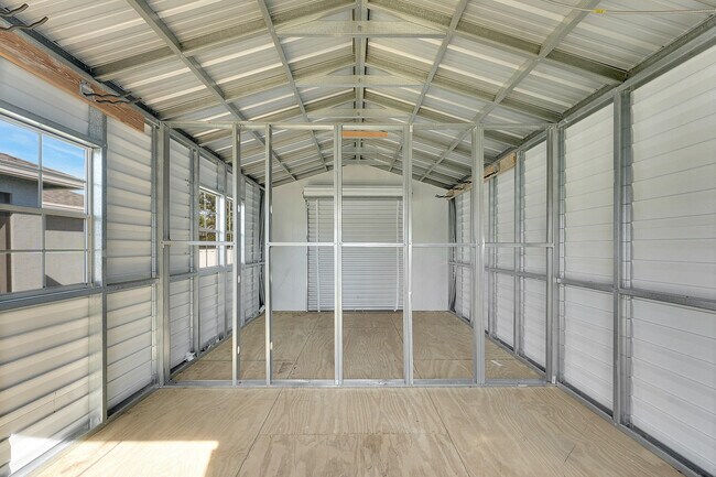 Building Photo - 226 SW Starfish Ave