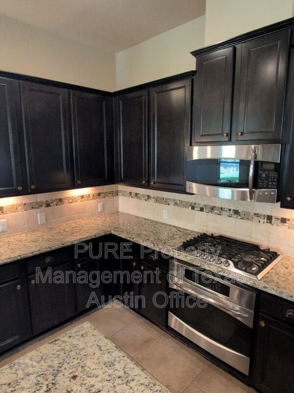 Building Photo - 325 Lombardia Dr