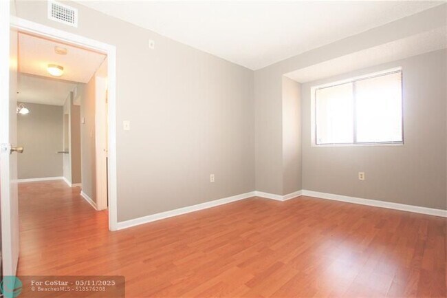 Building Photo - 5200 NW 31st Ave
