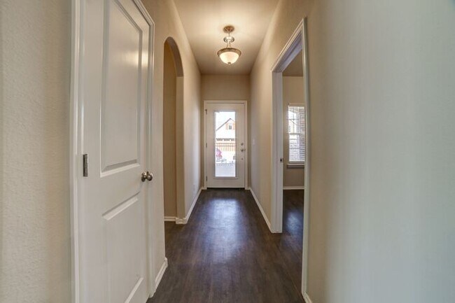Building Photo - Lawn Care Included! 3/2/2 Luxury Patio Home Broken Arrow