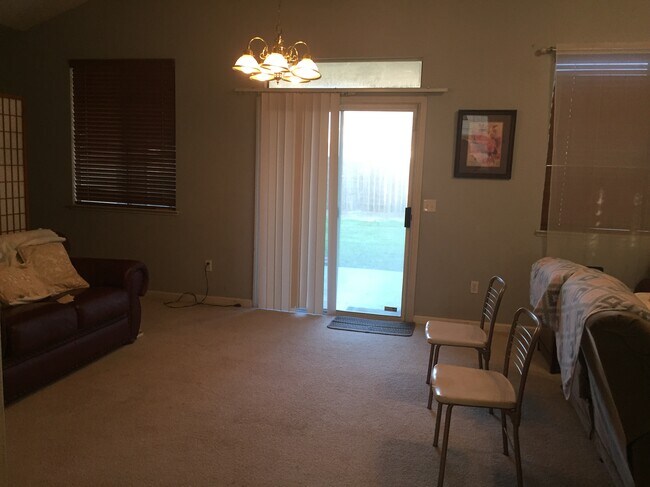 Building Photo - 550 Hearth Way