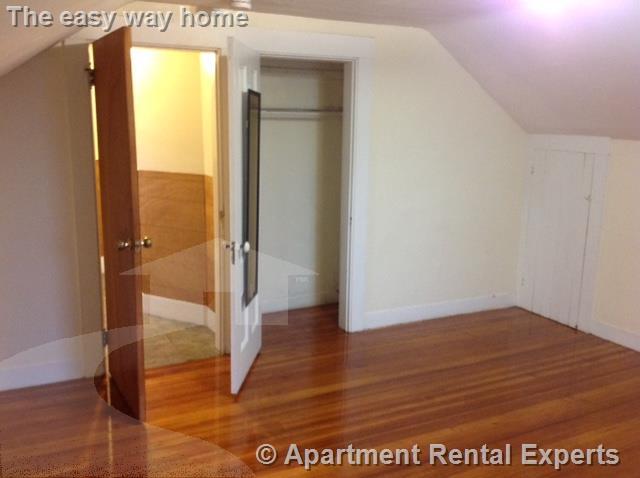 Building Photo - 26 Dover St