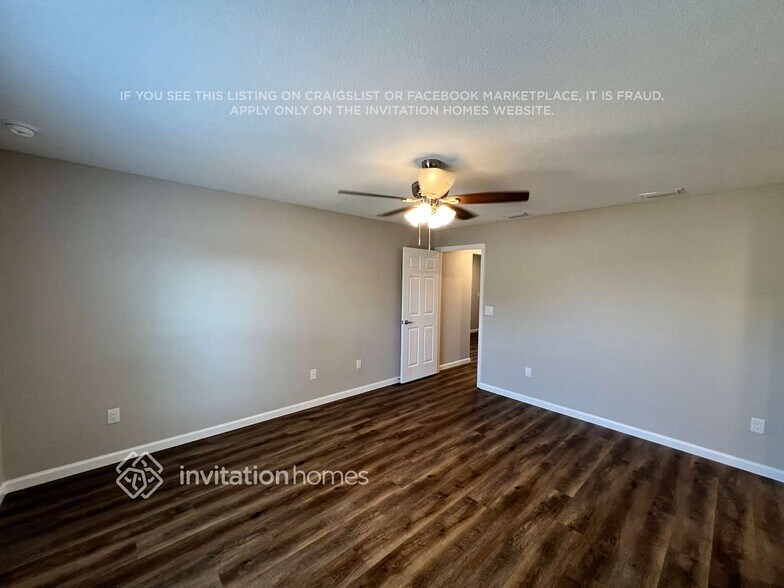 Building Photo - 1306 SW Del Rio Blvd