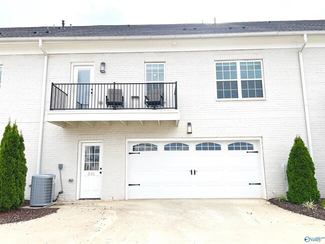 Building Photo - 531 Town Madison Blvd