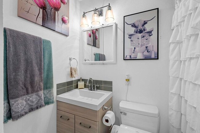 Building Photo - Elegant Single-Story Home with Resort-Style Pool