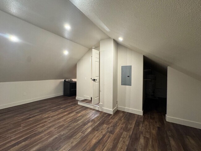 Building Photo - 1627 Pine St