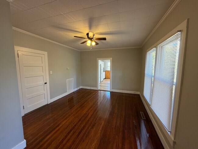 Building Photo - Statesville Downtown - 1BD / 1BA