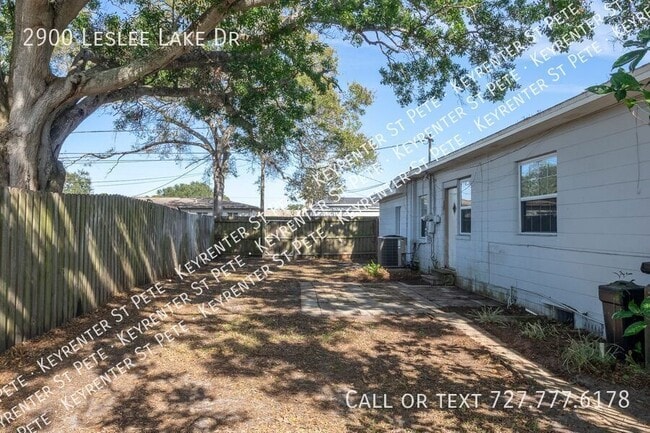 Building Photo - 2900 Leslee Lake Dr N