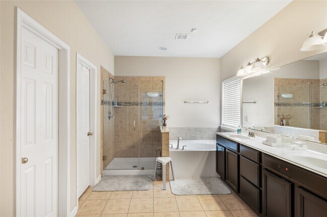 Building Photo - 6819 Lavington Way