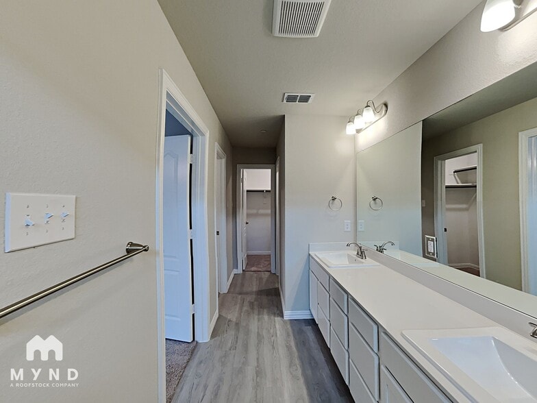 Building Photo - 1272 Alamo Dr