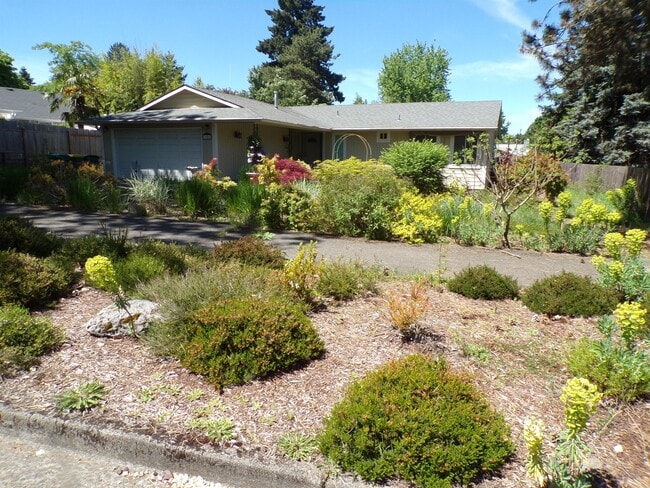 Building Photo - 11865 SW Ebberts Ct