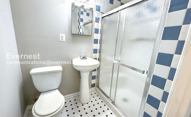 Building Photo - 2058 Mayflower Dr