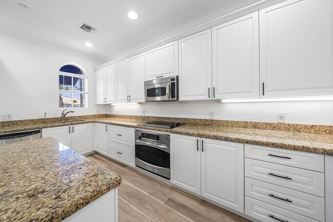 Building Photo - 824 Virginia Gardens Dr