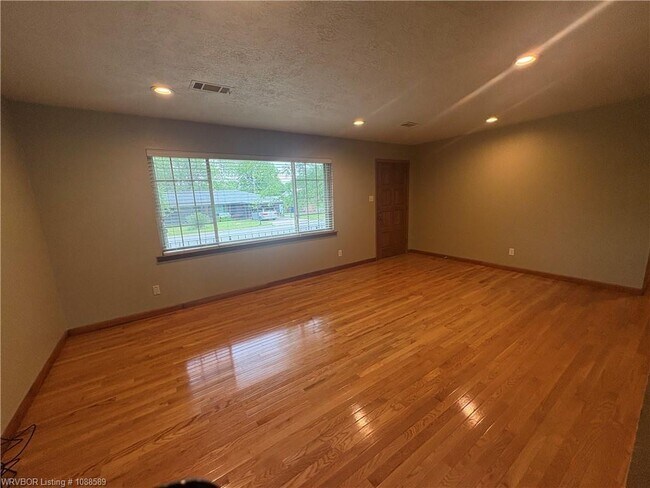 Building Photo - 3700 Dallas St