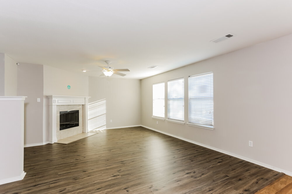 Building Photo - 7956 Meadow Spring Ln