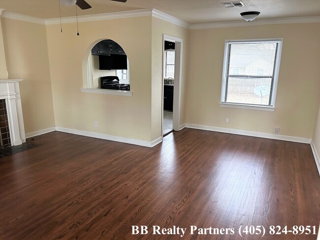 Building Photo - 4533 E 5th Pl