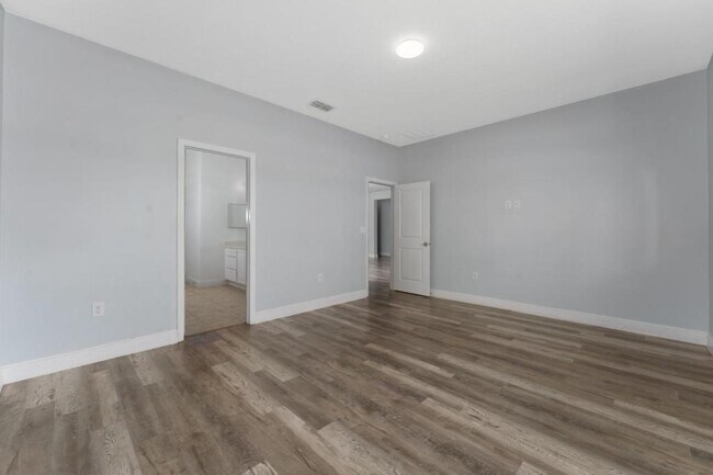 Building Photo - 12845 Sawgrass Pine Cir