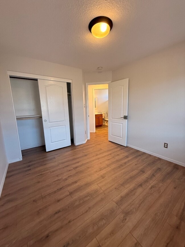 Building Photo - 2148 Vista de Colinas Dr SE