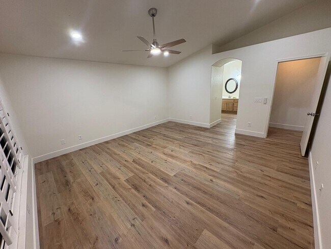 Building Photo - 461 E Pinto Dr