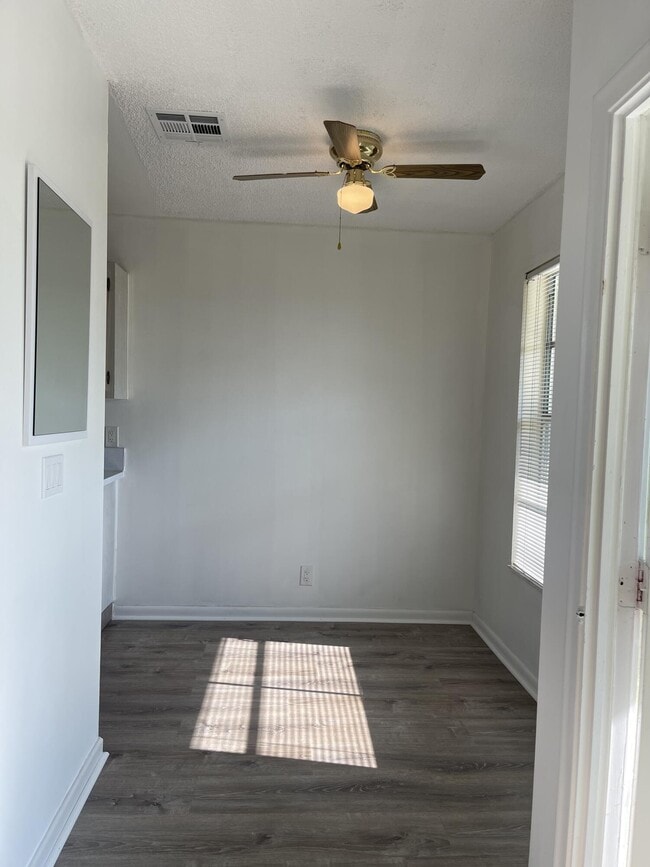 Building Photo - 1141 Calamondin Terrace