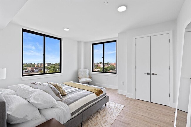 Building Photo - 136-144 Summit Ave