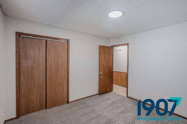 Building Photo - SPECIAL OFFER! Move In Now & Get 50% Off Your First & Second Month's Rent!  Spacious 5-Bedroom Ho...