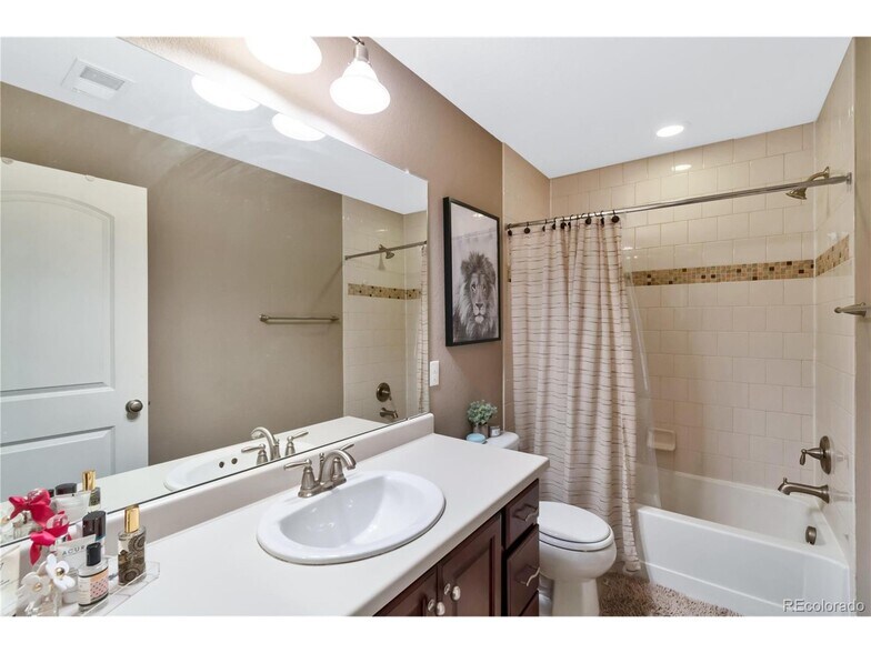 Building Photo - 513 S Vance Ct