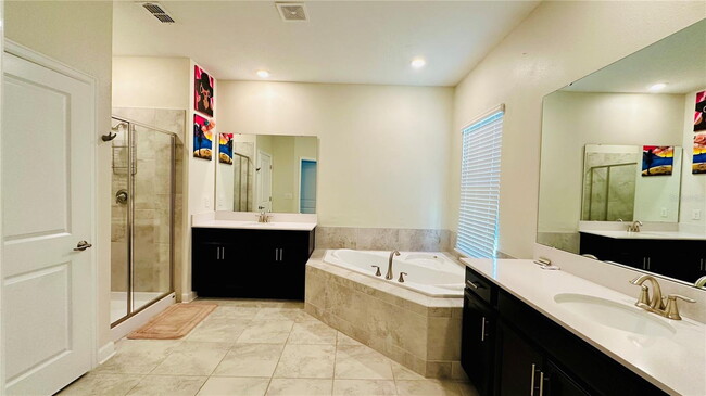 Building Photo - 2525 Camden Park Cir